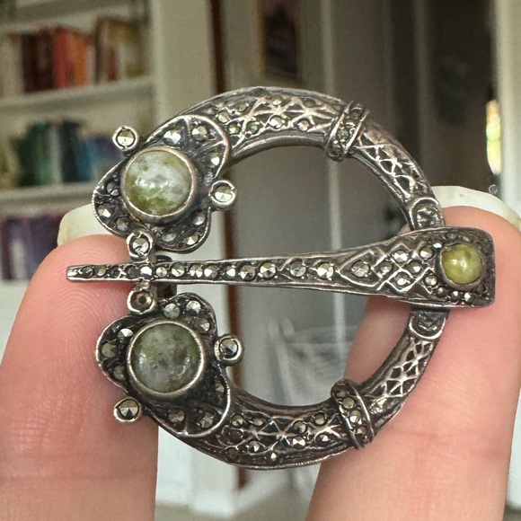 Vintage Celtic Scottish Panannular Marcasite Green Cabochon Brooch Pin - Picture 3 of 8